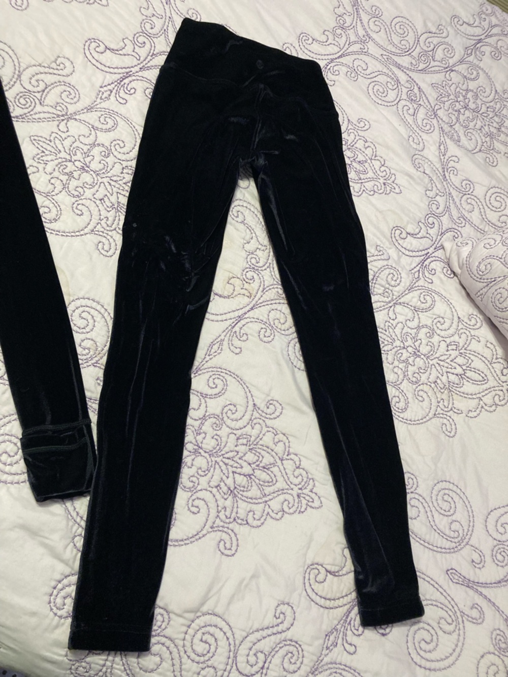 Lululemon Velvet Outfit - Size 6 - Picture 10 of 10